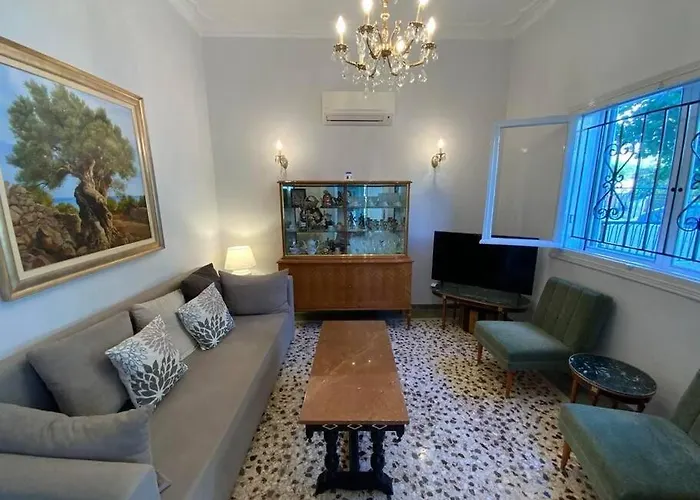Lovely House With Private Carport & Shady Veranda