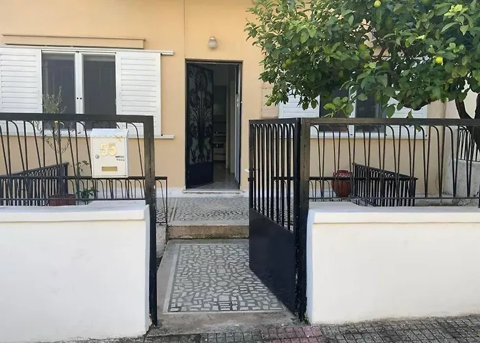 Lovely House With Private Carport & Shady Veranda