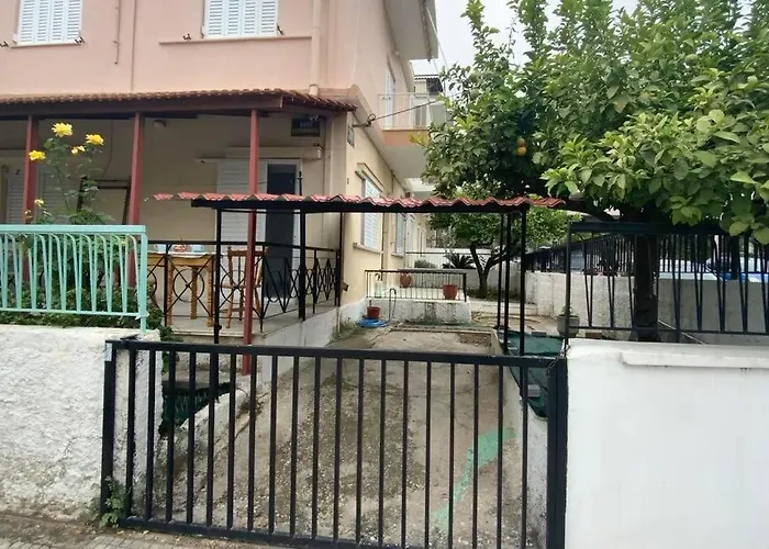 Lovely House With Private Carport & Shady Veranda