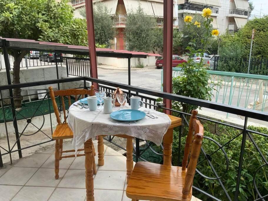 Lovely House With Private Carport & Shady Veranda *